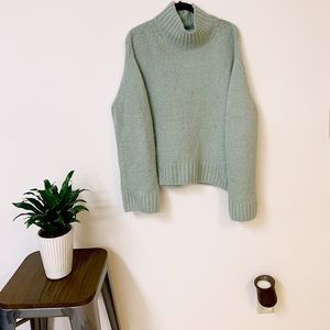 TURTLE NECK SWEATER MINT COLOR